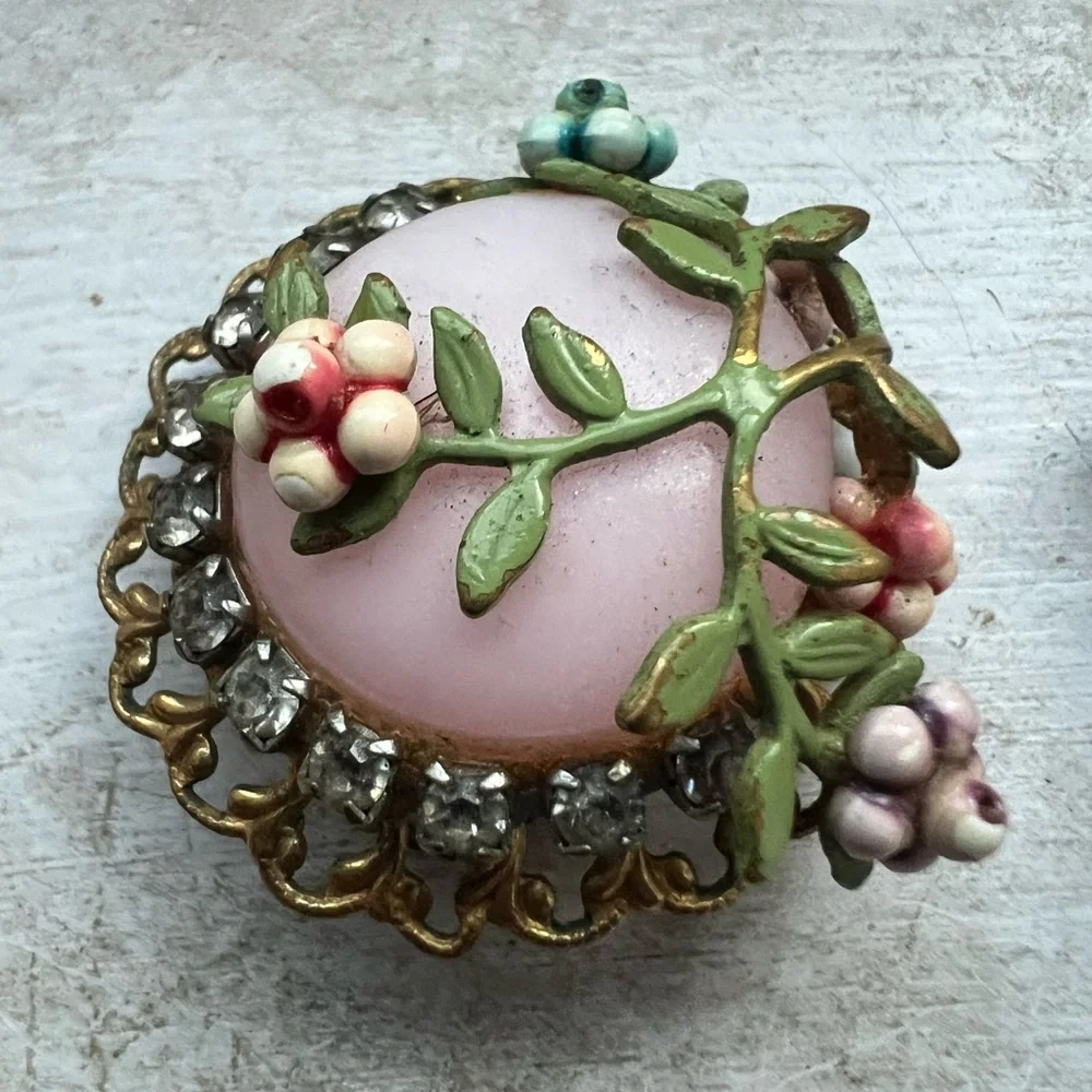 *Rare Find* 1940’s Vintage Flower clip-on earrings and matching cuff - Picture 5 of 13